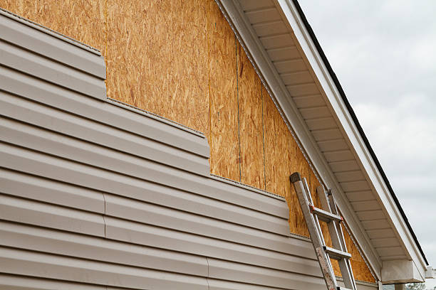 Professional Siding Installation technician working in Maywood, IL